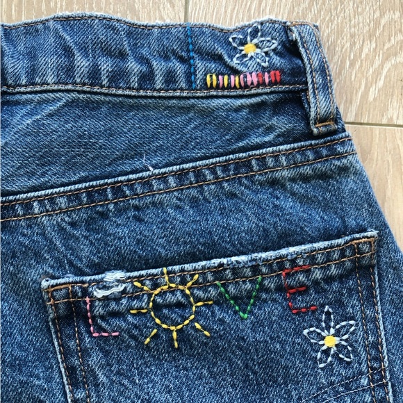 NWT American Eagle Love Embroidered Highest Rise Baggy Short Distressed Size 000 - Picture 13 of 13